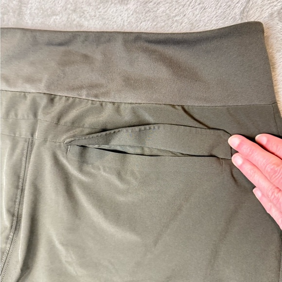 Athleta Soho Skort Skirt Olive Green Pockets Size 16 Tall Hiking Golf Tennis - Picture 10 of 12